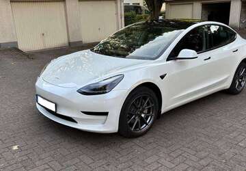 Tesla Model 3 43.000 km 28.999 &euro; Solingen, Klingenstadt 42653