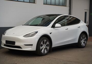 Tesla Model Y 93.303 km 32.550 &euro; Mönchengladbach 41236